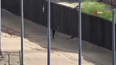 kacak -  - Meksika Sınırında Göçmen Krizi Sürüyor
- Trump’ın Övdüğü Meksika Duvarından Atlamaya Çalışan Çocuklar Yaralandı  Videosu