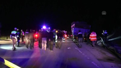 polis memuru - Mersin'de trafik kazası: 3'ü polis, 6 kişi yaralandı Videosu