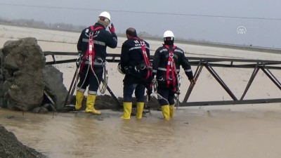 fedakarlik - Şiddetli rüzgar enerji nakil hattı direğini devirdi - MUŞ  Videosu