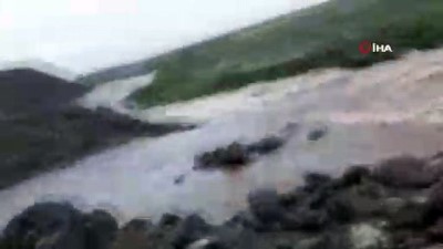  Şırnak - Hakkari karayolu heyelan nedeniyle ulaşıma kapandı 