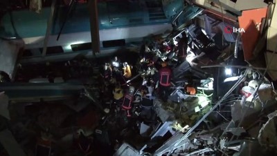  Yüksek Hızlı Tren üst geçide çarptı 