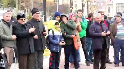 aile ici siddet -  Kadına yönelik şiddete dikkat çekmek için eksi 2 derecede sokak tiyatrosu yaptılar Videosu