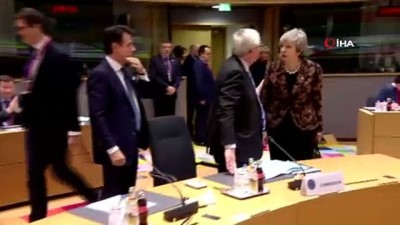 geri cekilme -  Theresa May İle Jean-claude Juncker Arasında Hararetli Konuşma Videosu