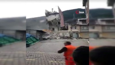 bina yikimi -  Bina kepçenin üzerine böyle yıkıldı  Videosu