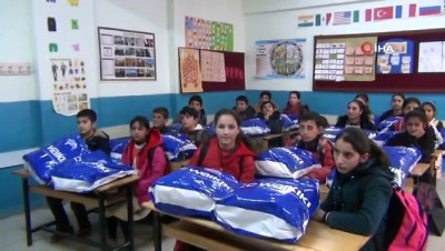 yerli mali haftasi -  Metin Külünk Dostluk Grubu'ndan Ercişli 550 öğrenciye kışlık kıyafet yardımı  Videosu