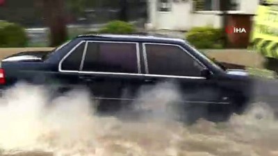 saganak yagmur -  Bodrum'da beklenen yağış başladı, yollar göle döndü Videosu