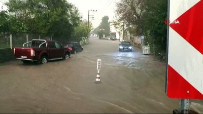 saganak yagmur - Bodrum'da beklenen yağış başladı, yollar göle döndü Videosu