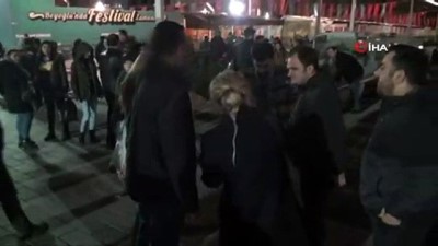 sivil polis -  Taksim Meydanında iki kadının kavgası karakolda bitti  Videosu