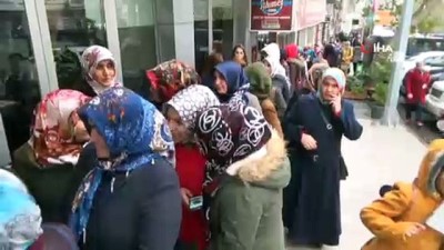 is basvurusu -  Kahramanmaraş’ta iş kuyruğu...Vatandaşlar 6 aylık iş için İŞ-KUR binası önünde uzun kuyruk oluşturdu Videosu