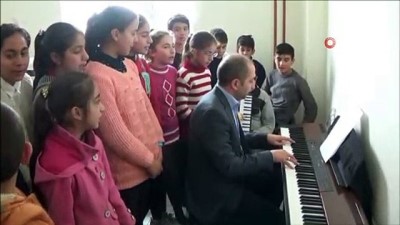 ilkogretim okulu -  Öğrenciler piyanoyla tanıştı Videosu