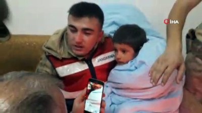 yagmurlu - Donmak üzereyken bulundu, ilk cümlesi askerlerden ayakkabı istemek oldu  Videosu