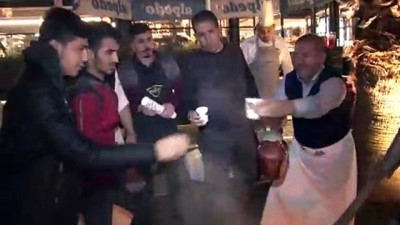 grip -  Ahır Dağı'ndan toplanan salepleri keçi sütüyle kaynatarak vatandaşlara ikram etti  Videosu