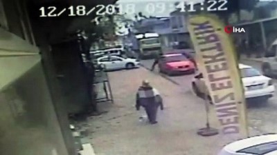 adli tip -  Güpegündüz herkesin gözü önünde otomobile yanaşıp öldürdü, o anlar kameraya böyle yansıdı  Videosu