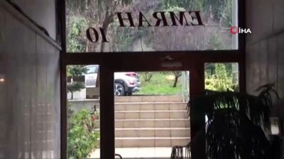 katil zanlisi -  İstanbul’da vahşi cinayet...Kendisini uyarmaya gelen apartman görevlisi kadını boğazını keserek öldürdü Videosu