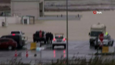 siddetli yagis -  İstanbul Havalimanı şantiye alanını su bastı  Videosu