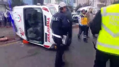 amed - Kırşehir'de ambulans devrildi: 6 yaralı  Videosu