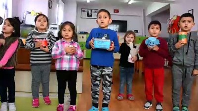 anaokulu ogretmeni - Minik öğrencilerin kumbaraları Mehmetçik için doluyor - KIRŞEHİR  Videosu