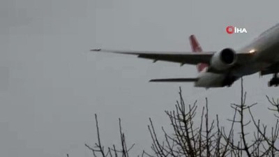hava trafigi -  Rüzgar uçakları beşik gibi salladı  Videosu