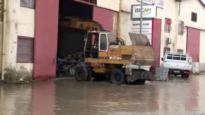 yagmurdan sonra -  Sağanak yağış sanayi sitesini göle çevirdi  Videosu