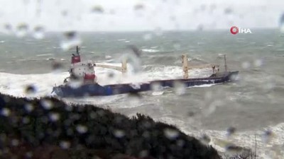 kargo gemisi -  Şile'de karaya oturan geminin mürettebatının bekleyişi sürüyor  Videosu