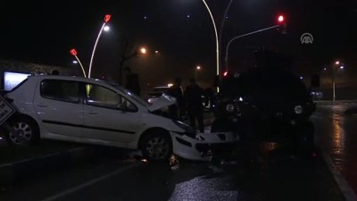polis araci - Tunceli'de trafik kazası: 3 yaralı Videosu