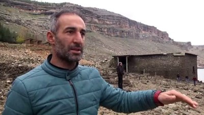 geri cekilme - Yıllar önce sular altında kalan köyleri ortaya çıktı - DİYARBAKIR  Videosu