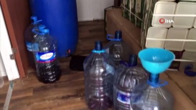 kacak -  Çanakkale’de kaçak içki operasyonu: 702 litre şarap, 133 litre votka, 7 litre rakı ele geçirildi  Videosu