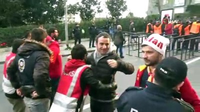 Galatasaraylı taraftarlar Vodafone Park’a doğru harekete geçti