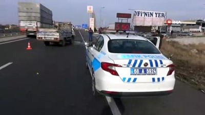  Kamyonet tıra arkadan çarptı: 1 yaralı 