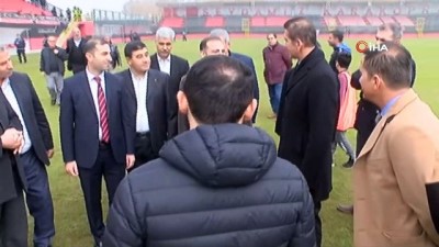 Karaköprüspor’un sahasının açılışını eski milli futbolcular yaptı 