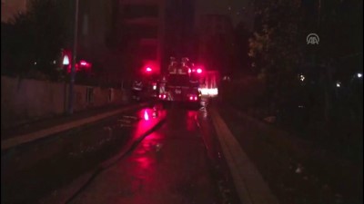 saglik ekibi - Kadıköy'de yangın: 2 ölü - İSTANBUL  Videosu
