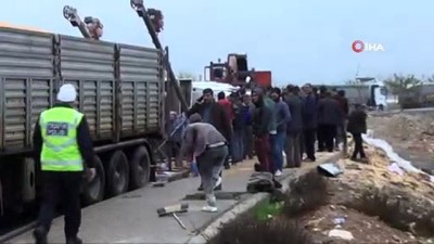 cakal -  Tır devrildi, kilometrelerce araç kuyruğu oluştu  Videosu