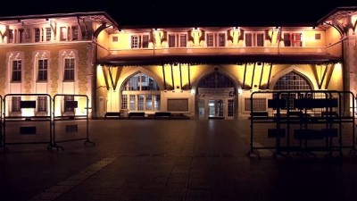 gard -  Yaşlı adam 6 aydır bankta yatıp kalkıyor  Videosu