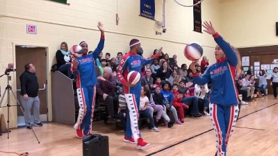 engelli cocuk - Harlem basketbolcuları işitme engelli çocukları ziyaret etti Videosu