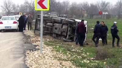 direksiyon -  Köpeğe çarpan kamyonet devrildi Videosu