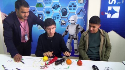 robot teknolojisi -  Öğrenciler içi dolu su bardaklarla ve meyvelerle müzik yapıyor  Videosu