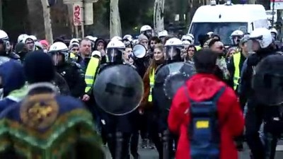 metro istasyonu - 'Sarı yelekliler' protesto düzenledi - BRÜKSEL Videosu