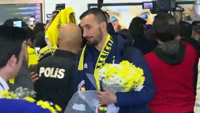 takim otobusu - Fenerbahçe kafilesi Antalya'ya geldi Videosu
