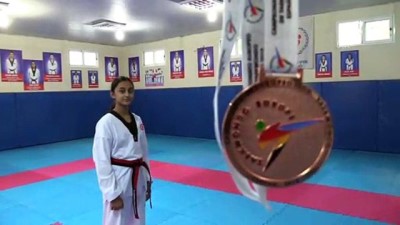 dunya sampiyonu - Milli tekvandocu hedef büyüttü - MERSİN  Videosu