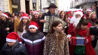 İstiklal Caddesi'nde noel kutlaması - İSTANBUL