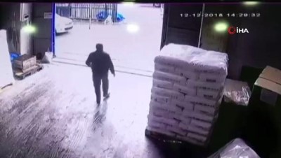 insaat malzemesi -  Tır'dan 'iç çamaşırı' çalan hırsızlıklar, son işlerinde polise yakalandı  Videosu
