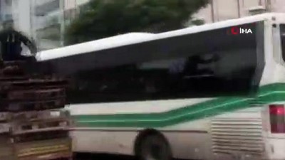 amator kamera -  Triportördeki paletler üzerinde tehlikeli yolculuk kamerada  Videosu