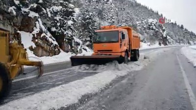 kar yagisi -  Antalya-Konya karayolunda kar kalınlığı 25 santimetreye ulaştı  Videosu