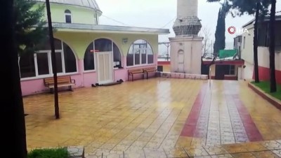 cami imami -  - İki günlük bebeği cami avlusuna bıraktılar Videosu