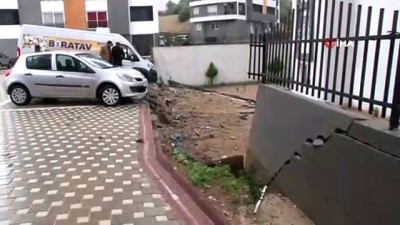 istinat duvari -  - İstinat duvarı çöktü, minibüs askıda kaldı  Videosu