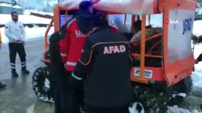 yuksek ates -  Kar yolları kapadı, hasta paletli araçla kurtarıldı Videosu