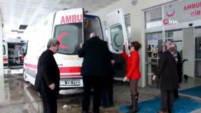 yolcu minibus -  Sivas'ta yolcu minibüsü devrildi: 9 yaralı  Videosu