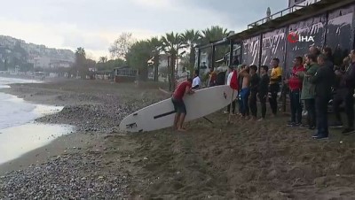 Sörfçüler Alanya'da hünerlerini sergiledi