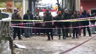 istinat duvari - Yalova'da iki binanın üstüne toprak kaydı  Videosu