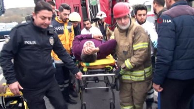 trafik yogunlugu -  - Bayrampaşa’da et yüklü tır devrildi: 2 yaralı  Videosu